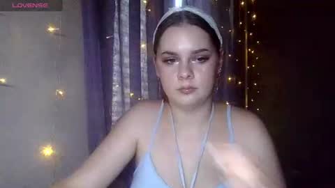 Snapshot of dakota_charm_ chatting on June 27, 12:22 pm Dakota online show from June 27, 12:22 pm