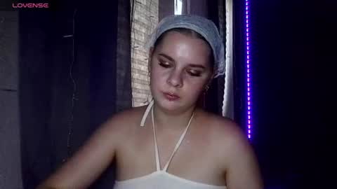 Snapshot of dakota_charm_ chatting on July 3, 10:10 am Dakota online show from July 3, 10:10 am