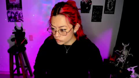 Snapshot of dakota_crab chatting on April 20, 11:17 pm Dakota Crab online show from April 20, 11:17 pm