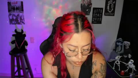 Snapshot of dakota_crab chatting on April 21, 1:42 am Dakota Crab online show from April 21, 1:42 am
