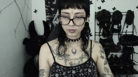 Snapshot of dakota_krall_ chatting on February 13, 3:24 am dakota online show from February 13, 3:24 am