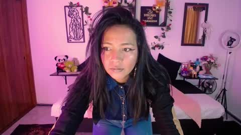 Caroliina online show from January 12, 2:44 pm