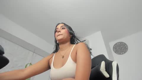 Snapshot of dakota_x18 chatting on October 6, 7:44 pm dakota_x18 online show from October 6, 7:44 pm