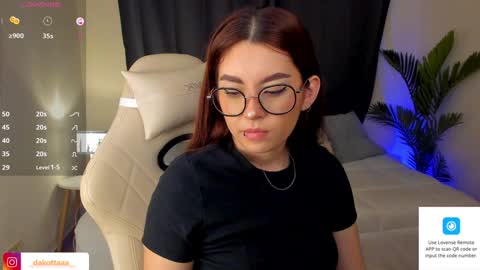 Snapshot of dakottaa__ chatting on December 21, 10:40 pm dakottaa__ online show from December 21, 10:40 pm