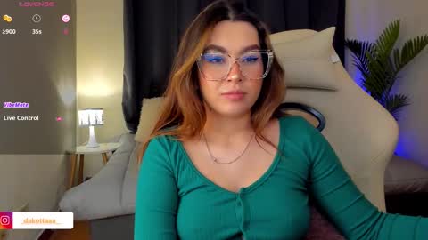 Snapshot of dakottaa__ chatting on October 15, 11:27 pm dakottaa__ online show from October 15, 11:27 pm