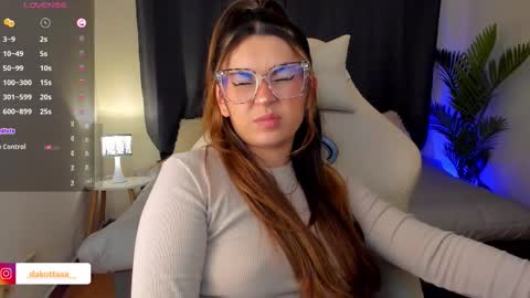dakottaa__ online show from October 22, 11:48 pm