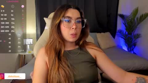 dakottaa__ online show from November 8, 11:47 pm