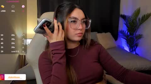 dakottaa__ online show from November 25, 11:38 pm