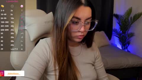 dakottaa__ online show from November 27, 12:35 am