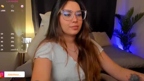 dakottaa__ online show from January 16, 12:36 am