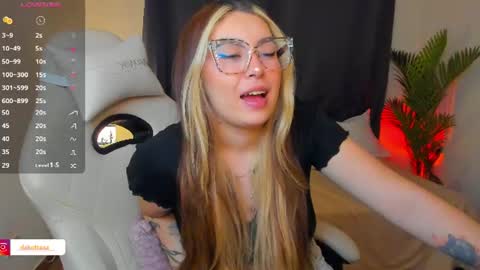 dakottaa__ online show from June 25, 12:21 am