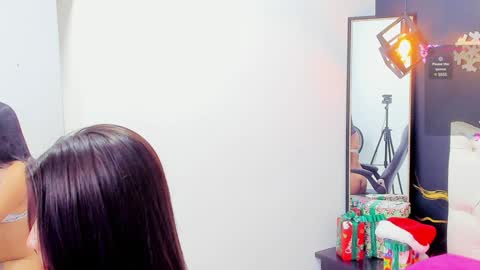 Liz online show from December 12, 6:53 pm