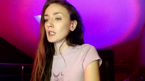 Dalia  online show from December 14, 1:49 pm