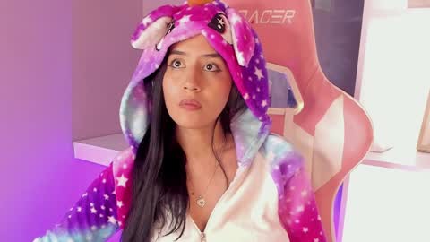 Snapshot of daliajohnson_ chatting on January 1, 1:27 pm leila williams online show from January 1, 1:27 pm