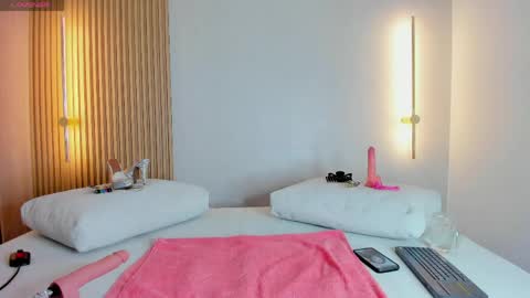Snapshot of dalila_sette chatting on April 22, 11:34 am dalila sette online show from April 22, 11:34 am