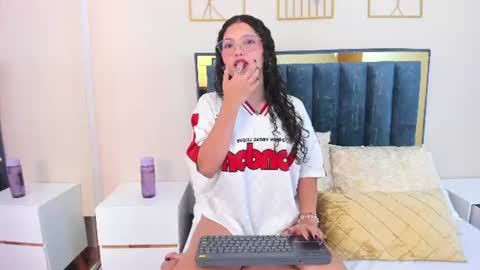 Snapshot of daliluu chatting on July 8, 8:24 pm Dali Luu online show from July 8, 8:24 pm