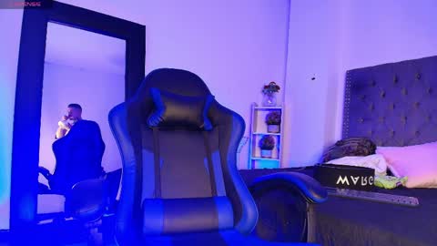 Dallas whitee online show from April 4, 7:33 pm