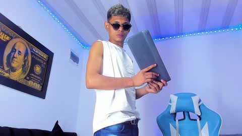 Snapshot of damar_felipe chatting on January 5, 6:35 am damar_felipe online show from January 5, 6:35 am