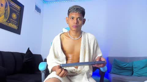 Snapshot of damar_felipe chatting on January 5, 9:37 am damar_felipe online show from January 5, 9:37 am