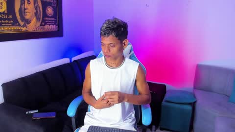 Snapshot of damar_felipe chatting on January 10, 11:33 am damar_felipe online show from January 10, 11:33 am