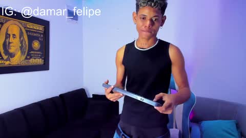 Snapshot of damar_felipe chatting on January 13, 5:55 am damar_felipe online show from January 13, 5:55 am