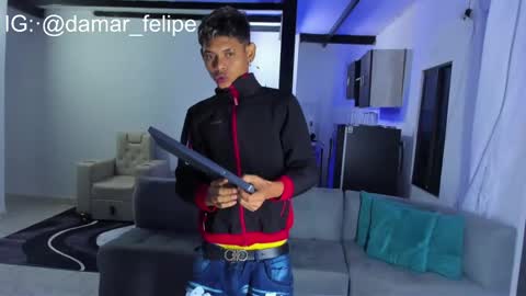 Snapshot of damar_felipe chatting on February 10, 11:15 am damar_felipe online show from February 10, 11:15 am