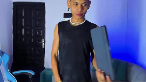 Snapshot of damar_felipe chatting on March 5, 9:48 pm damar_felipe online show from March 5, 9:48 pm