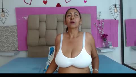 Snapshot of damaryleon chatting on February 27, 7:03 pm damaryleon online show from February 27, 7:03 pm