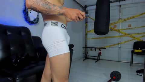 Snapshot of damian23_ chatting on December 21, 7:13 am DAMIAN online show from December 21, 7:13 am