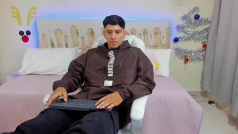 Snapshot of damian23_ chatting on December 21, 1:21 pm DAMIAN online show from December 21, 1:21 pm