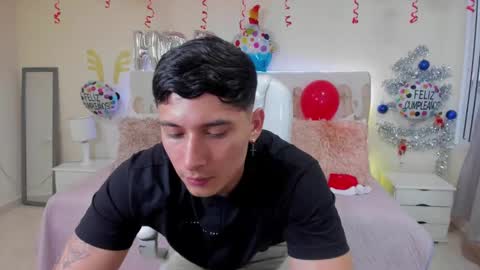 Snapshot of damian23_ chatting on December 24, 7:00 pm DAMIAN online show from December 24, 7:00 pm