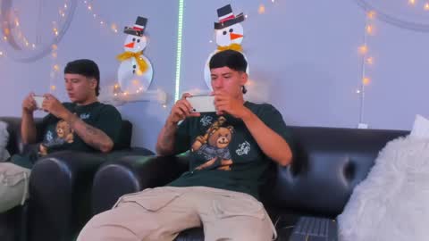 Snapshot of damian23_ chatting on December 29, 2:38 am DAMIAN online show from December 29, 2:38 am