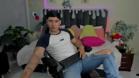 Snapshot of damian23_ chatting on December 30, 12:20 pm DAMIAN online show from December 30, 12:20 pm