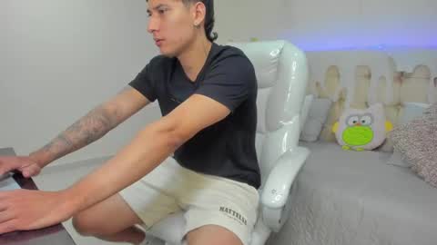 Snapshot of damian23_ chatting on January 8, 12:26 pm DAMIAN online show from January 8, 12:26 pm