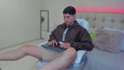 Snapshot of damian23_ chatting on January 9, 1:13 pm DAMIAN online show from January 9, 1:13 pm