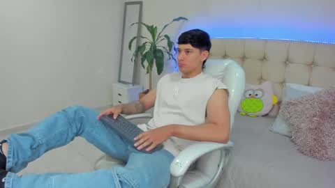 Snapshot of damian23_ chatting on January 10, 12:15 pm DAMIAN online show from January 10, 12:15 pm