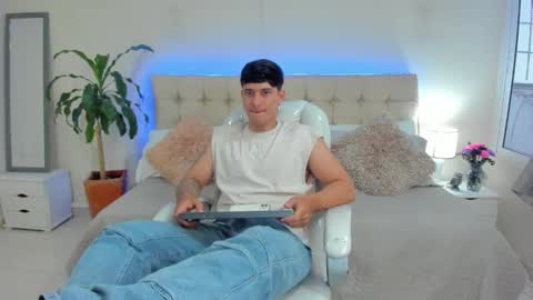 Snapshot of damian23_ chatting on January 10, 6:17 pm DAMIAN online show from January 10, 6:17 pm