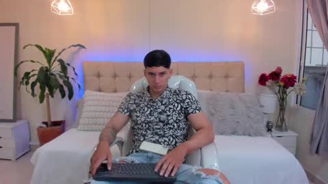 Snapshot of damian23_ chatting on January 13, 12:35 pm DAMIAN online show from January 13, 12:35 pm