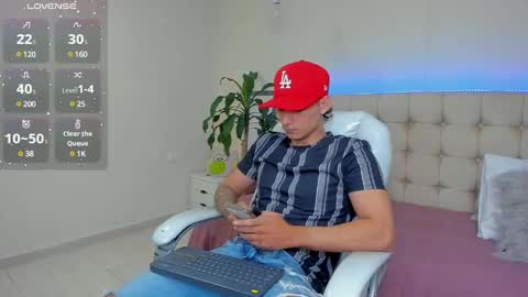 Snapshot of damian23_ chatting on January 27, 12:48 pm DAMIAN online show from January 27, 12:48 pm