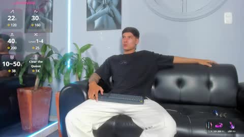 Snapshot of damian23_ chatting on February 9, 3:11 am DAMIAN online show from February 9, 3:11 am