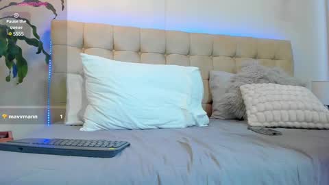 Snapshot of damian23_ chatting on February 18, 3:43 pm DAMIAN online show from February 18, 3:43 pm