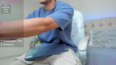 Snapshot of damian23_ chatting on February 22, 4:19 pm DAMIAN online show from February 22, 4:19 pm