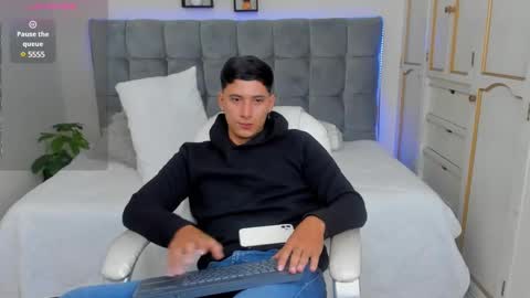 Snapshot of damian23_ chatting on March 11, 4:51 pm DAMIAN online show from March 11, 4:51 pm