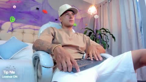 Snapshot of damian23_ chatting on October 7, 3:20 pm DAMIAN online show from October 7, 3:20 pm