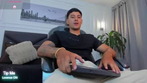 Snapshot of damian23_ chatting on November 6, 10:16 am DAMIAN online show from November 6, 10:16 am