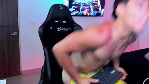 Snapshot of damian_fit chatting on October 10, 10:25 am Damian online show from October 10, 10:25 am