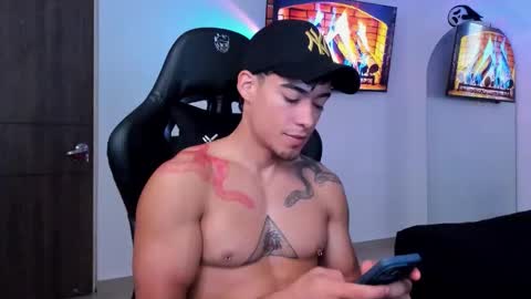 Snapshot of damian_fit chatting on October 28, 11:58 am Damian online show from October 28, 11:58 am