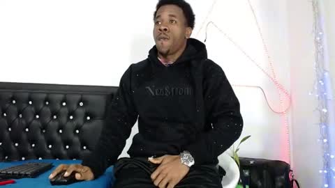 Snapshot of damian_hart_24cm chatting on June 9, 12:28 pm damian_hart_24cm online show from June 9, 12:28 pm