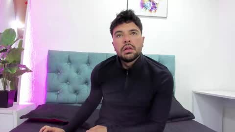 Damian Hills online show from March 3, 12:17 am