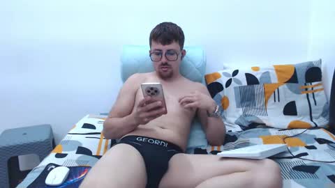 Snapshot of damian_redhot chatting on March 7, 12:45 pm D A M I A N online show from March 7, 12:45 pm